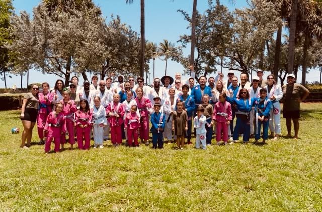 Gracie Barra Lake Park team under the palm trees